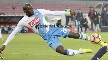 Rovesciata di Kalidou Koulibaly durante Napoli-Geova.