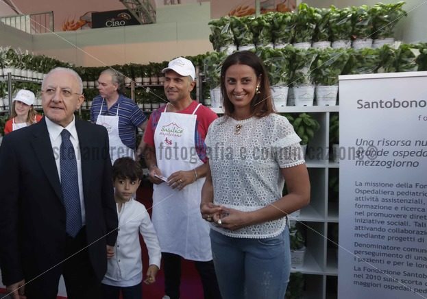 Il presidente De Luca alla raccolta fondi per l’ospedale Santo Bono - Stefano Renna fotografia e comunicazione blog
