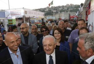 Inaugurazione del Pizza Village 2018 con autorità e organizzatori - Stefano Renna fotografia e comunicazione blog