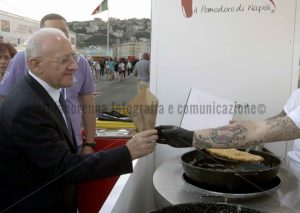 Inaugurazione del Pizza Village 2018 con autorità e organizzatori - Stefano Renna fotografia e comunicazione blog
