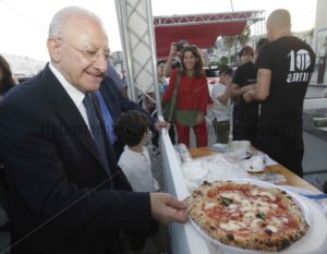 Inaugurazione del Pizza Village 2018 con autorità e organizzatori - Stefano Renna fotografia e comunicazione blog