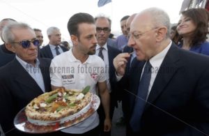 Inaugurazione del Pizza Village 2018 con autorità e organizzatori - Stefano Renna fotografia e comunicazione blog