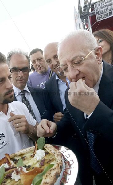 Inaugurazione del Pizza Village 2018 con autorità e organizzatori - Stefano Renna fotografia e comunicazione blog