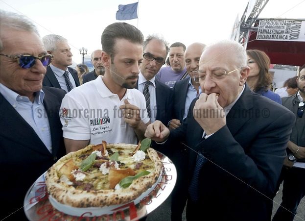 Inaugurazione del Pizza Village 2018 con autorità e organizzatori - Stefano Renna fotografia e comunicazione blog
