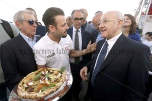 Inaugurazione del Pizza Village 2018 con autorità e organizzatori - Stefano Renna fotografia e comunicazione blog