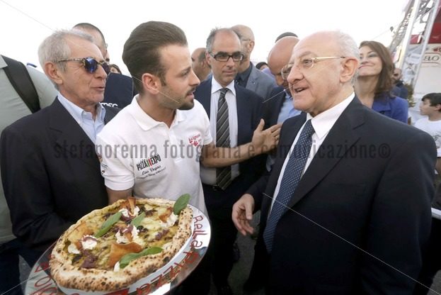 Inaugurazione del Pizza Village 2018 con autorità e organizzatori - Stefano Renna fotografia e comunicazione blog
