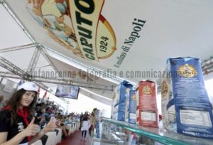 Trofeo Caputo 2018 : le hostess allo stand Caputo - Stefano Renna fotografia e comunicazione blog