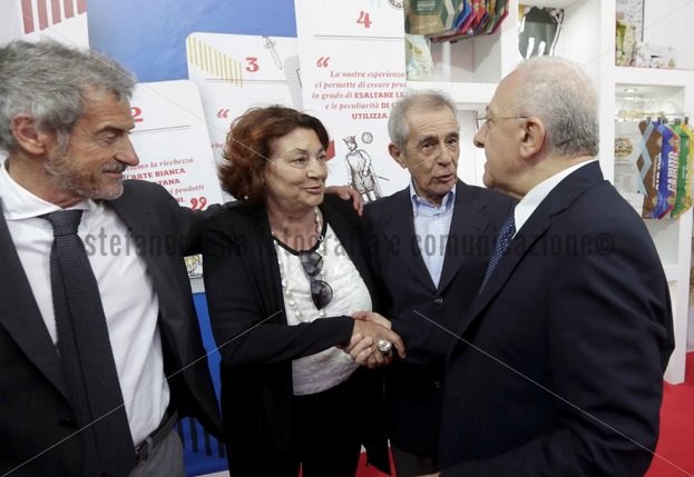 Visita del Governatore  Vincenzo De Luca allo stand Caputo - Stefano Renna fotografia e comunicazione blog