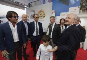 Visita del Governatore  Vincenzo De Luca allo stand Caputo - Stefano Renna fotografia e comunicazione blog