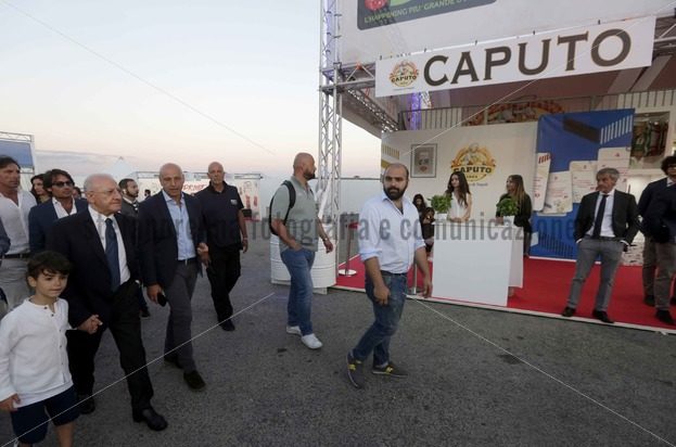 Visita del Governatore  Vincenzo De Luca allo stand Caputo - Stefano Renna fotografia e comunicazione blog