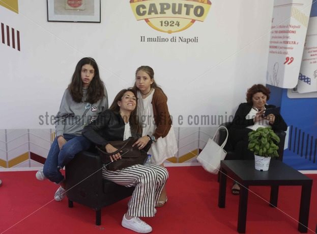 Visita del Governatore  Vincenzo De Luca allo stand Caputo - Stefano Renna fotografia e comunicazione blog